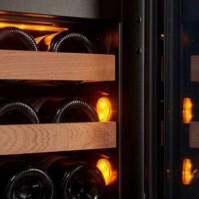 Photo du produit 'R�frig�rateur � vin encastrable � deux zones WLI-90DF, 60cm, 28 bouteilles'