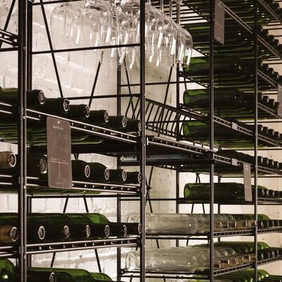Photo du produit 'Syst�me d�tag�re � vin LA CAVE en m�tal avec bordure en bois, H 220 cm'