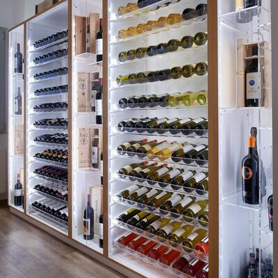 Photo du produit 'Syst�me d�tag�re � vin PIEMONT, bois de sapin, laqu� blanc avec bord en aulne plaqu� marron clair'