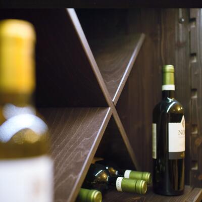 Photo du produit 'Syst�me d�tag�res � vin PIEMONT, placage ch�ne, brun fonc�,'