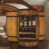 Photo du produit 'Barrique � vin en aulne massif, huil� brun avec �clairage'