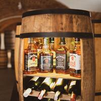 Photo du produit 'Barrique � vin en aulne massif, huil� brun avec �clairage'