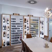 Photo du produit 'Syst�me d�tag�re � vin PIEMONT, bois de sapin, laqu� blanc avec bord en aulne plaqu� marron clair'