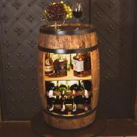 Barrique � vin en aulne massif, huil� brun avec �clairage