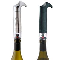 Photo du produit 'Pompe � vide GardVin, noir et m�tallique'